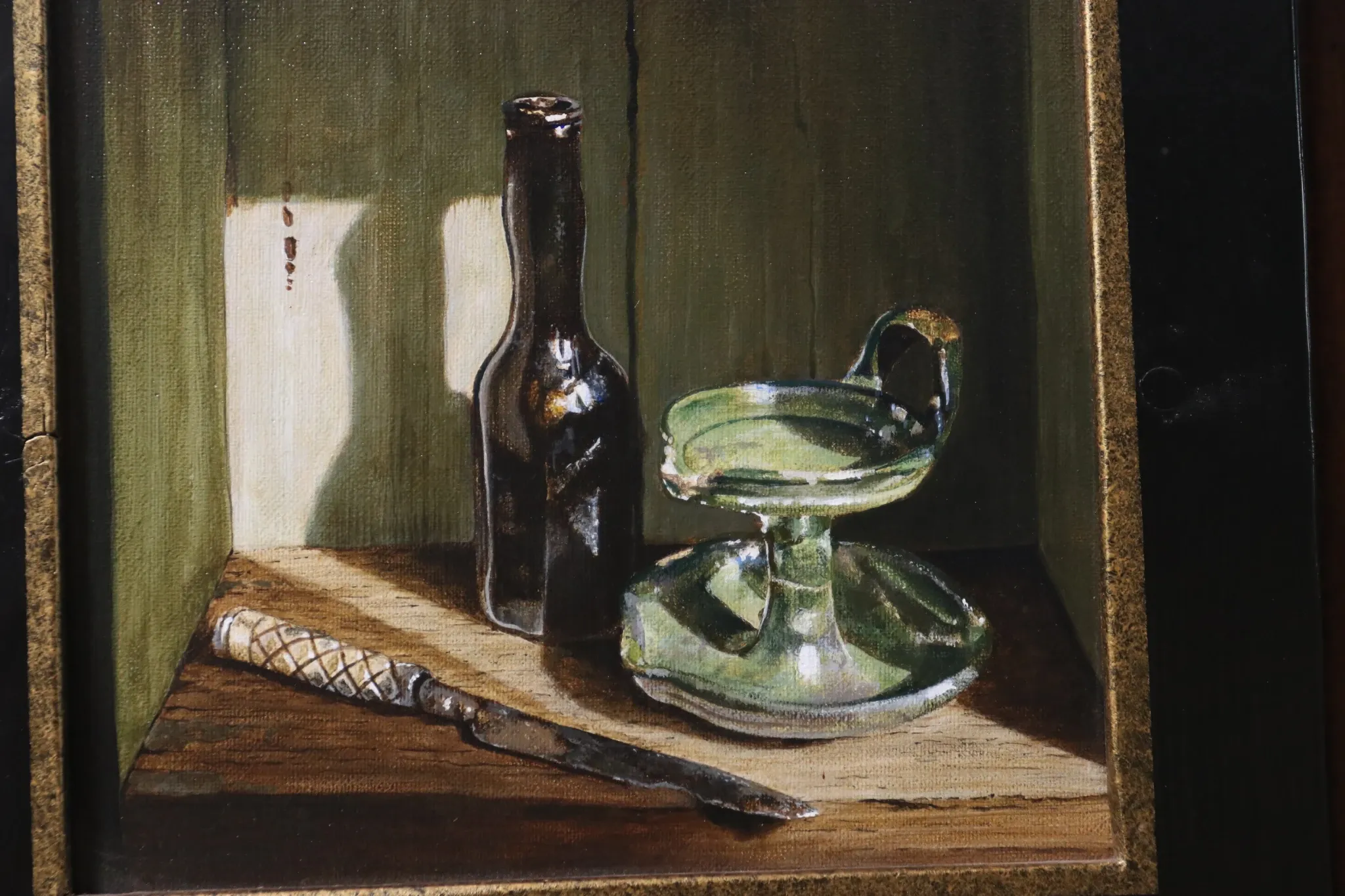 Still life with long-necked flask and finds – Marjolein van den Berg