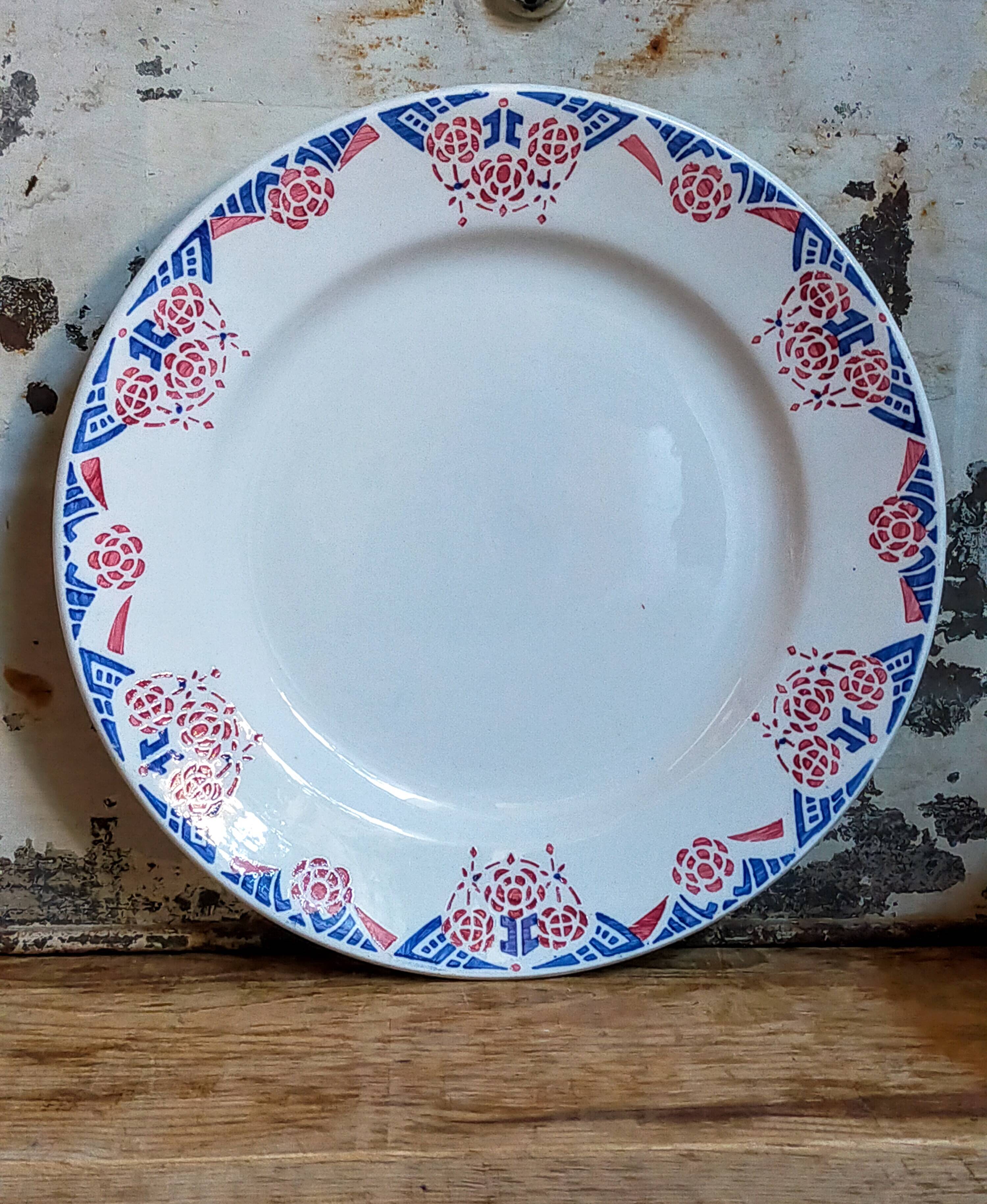 Nine Sarreguemines earthenware dessert plates, Brunoy service, 1940s