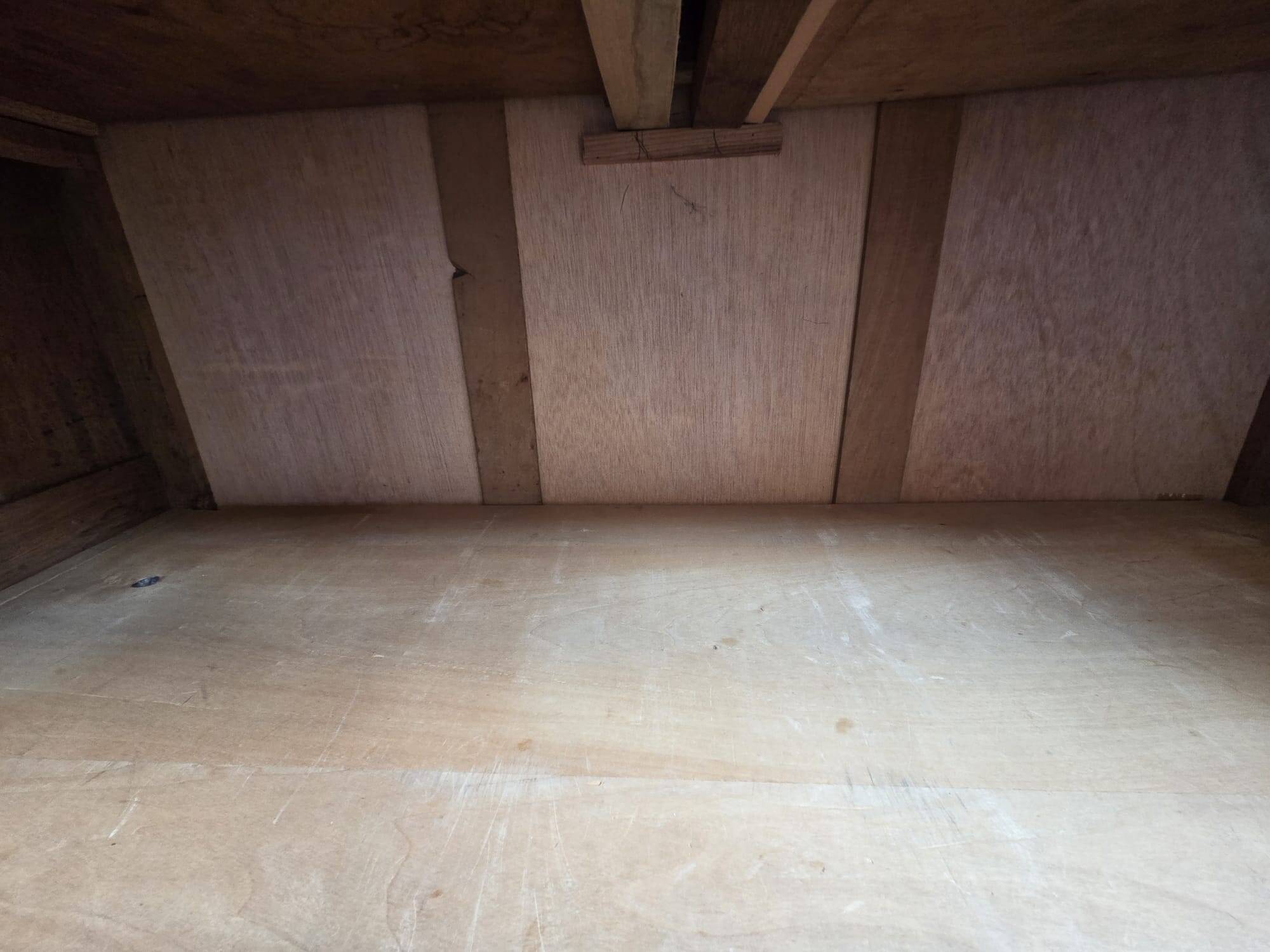 Meuble de rangement vintage en bois massif - élégance et authenticité