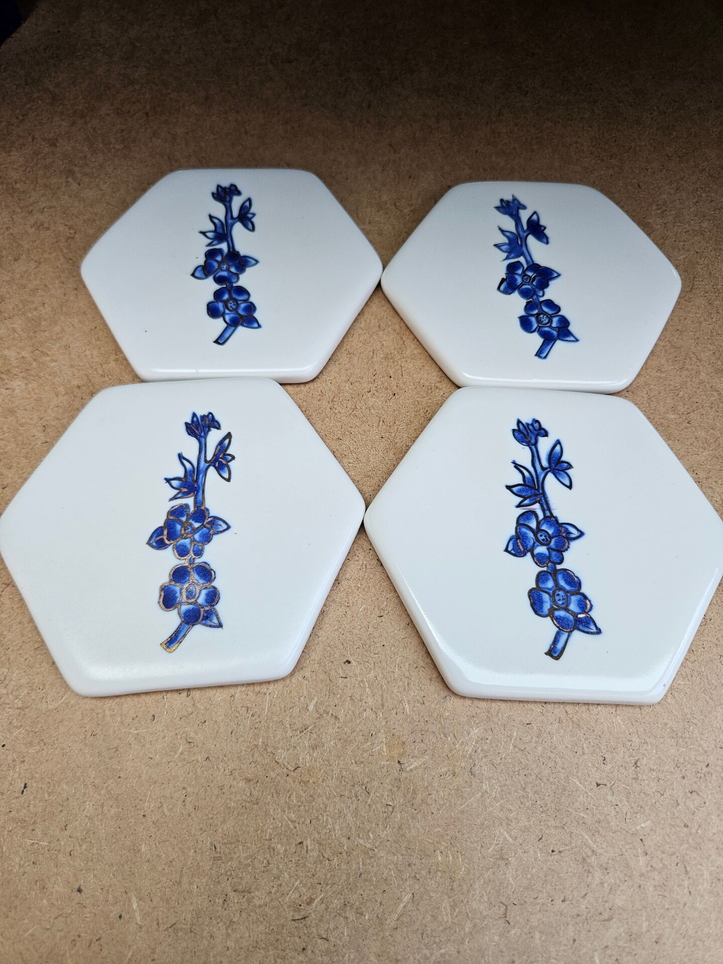 New – set of 4 hexagonal coasters in painted porcelain