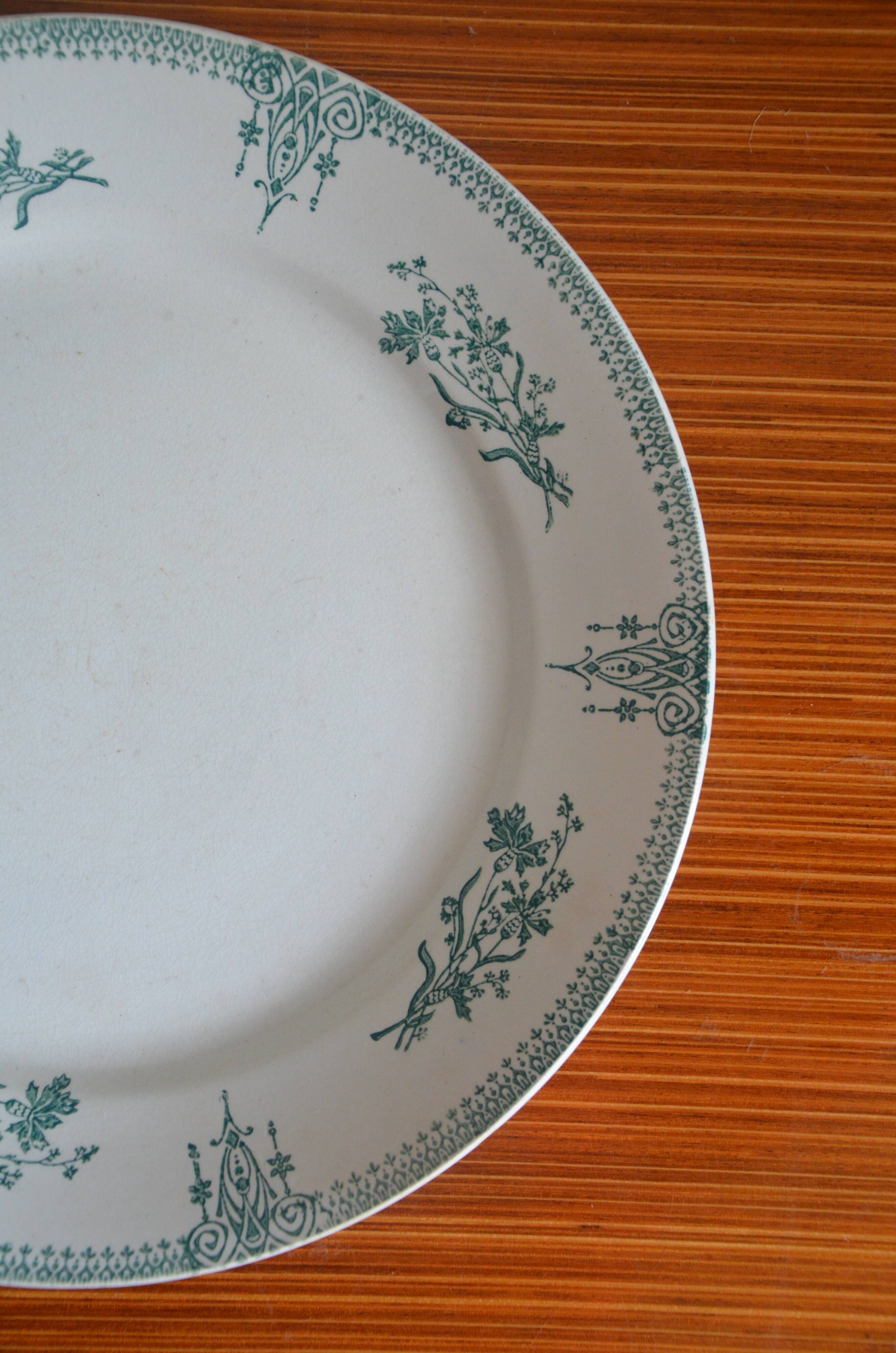 Service Dish Society of Large Ceramics Establishments