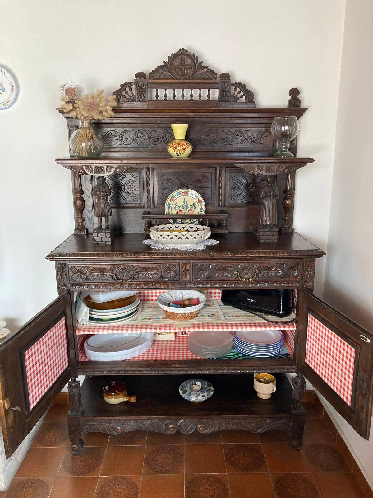 Buffet - Sideboard - Handcrafted Breton furniture in carved solid oak