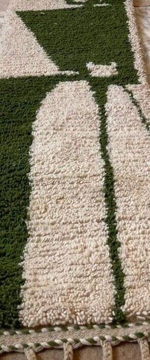 Green fir Berber rug and ecru – Authentic and original artisanal style