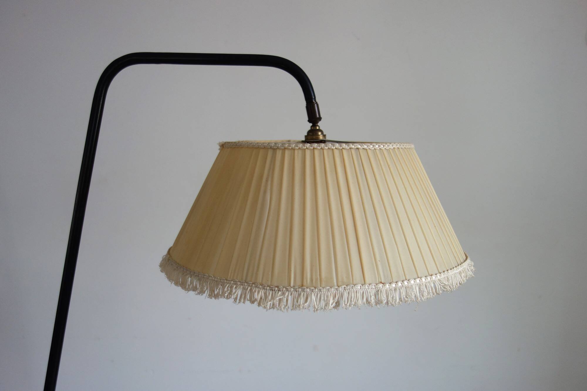 Tripod reading lamp in metal from the 50s/60s, France.