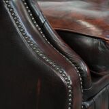 Set of two marbled cowhide leather Chesterfield armchairs in English style