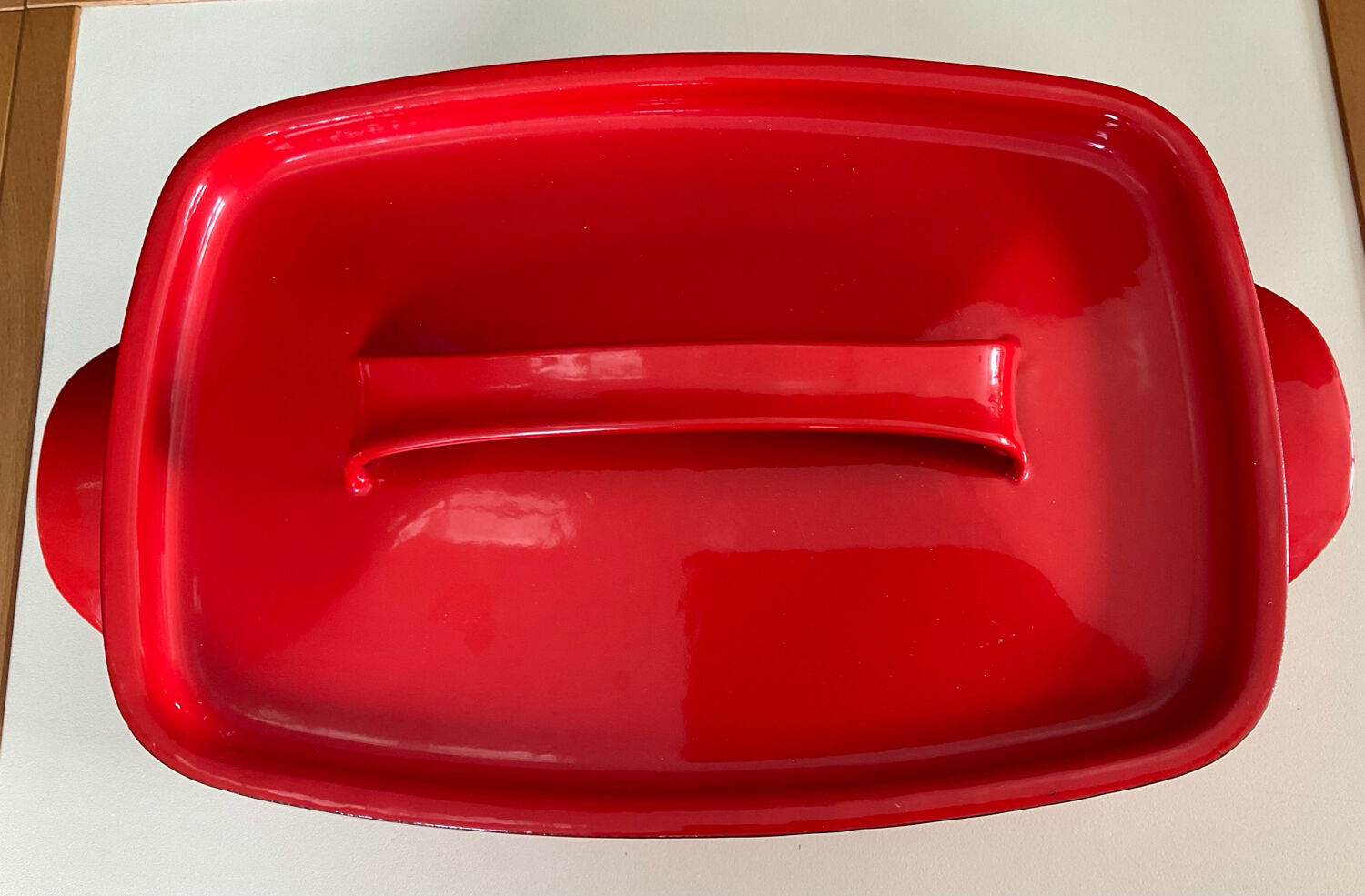 Vintage enamelled cast iron casserole dish