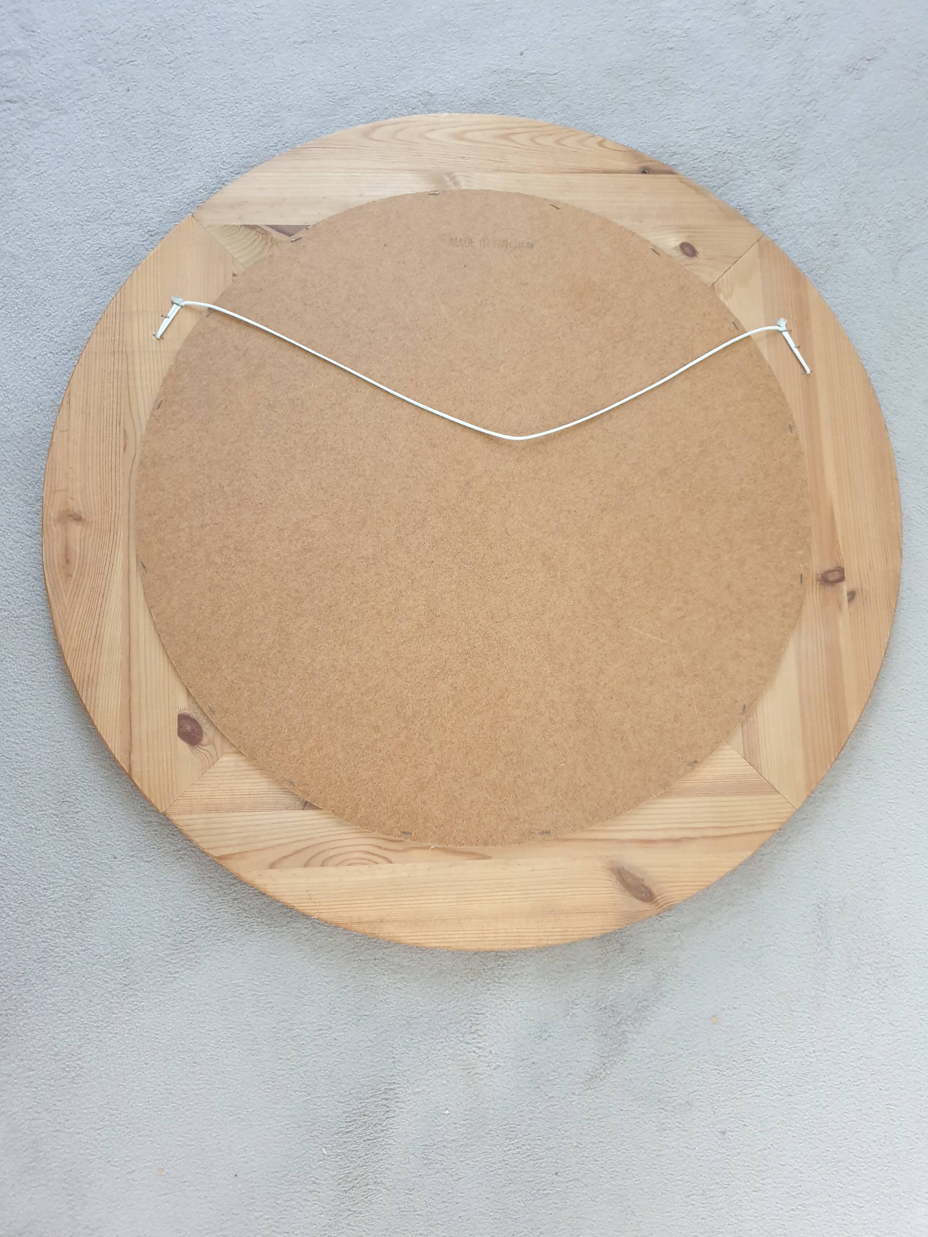 Scandinavian round mirror in solid pine