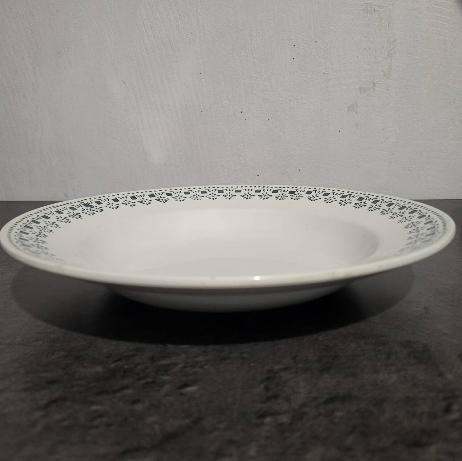 Vintage Sarreguemines Ypres soup/decorative plate in excellent condition