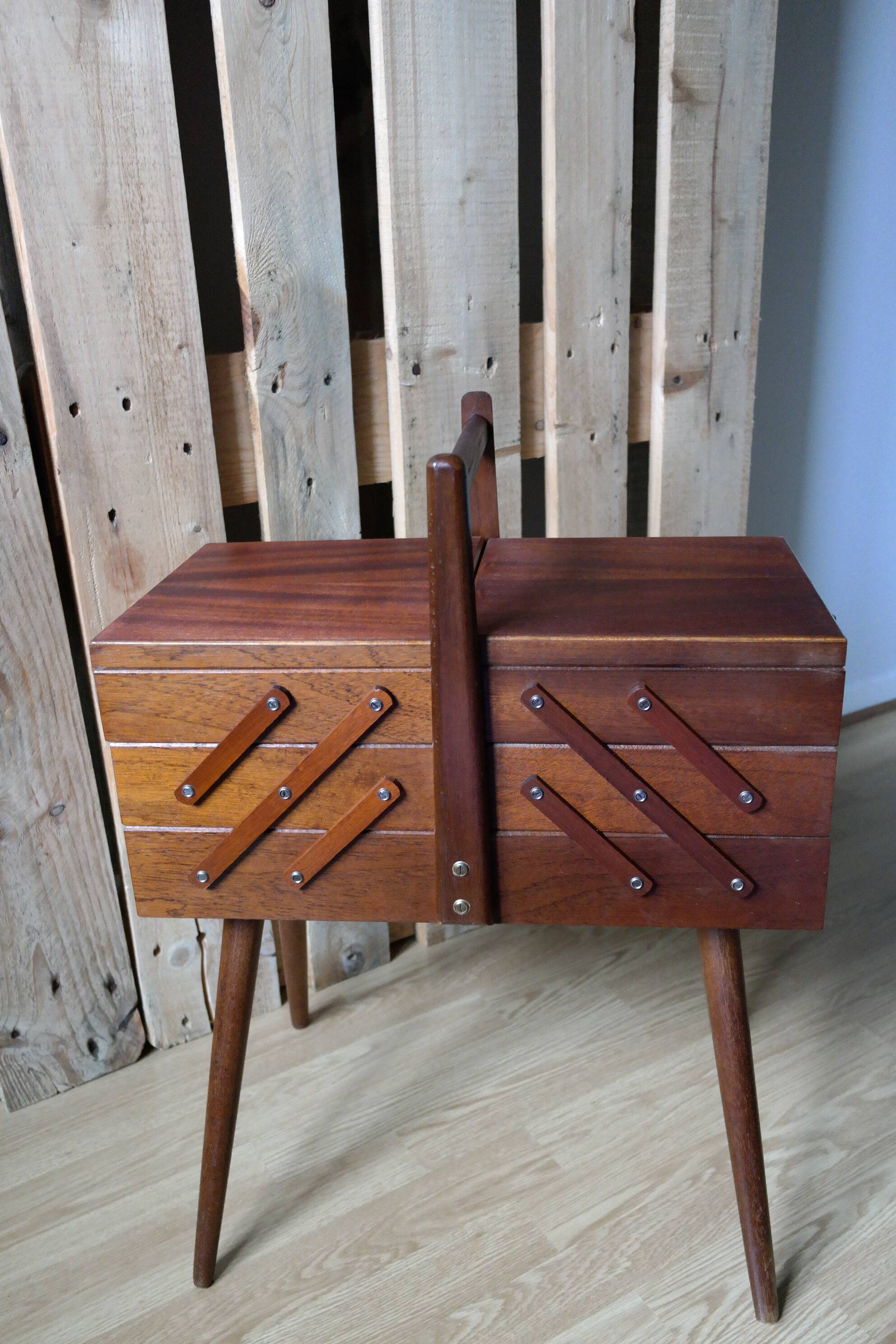 Sewing box in oak and mahogany 1950