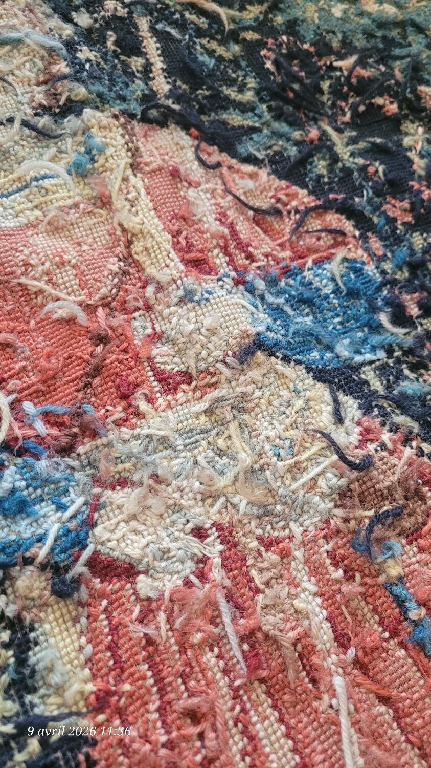 Wall tapestry: shearing