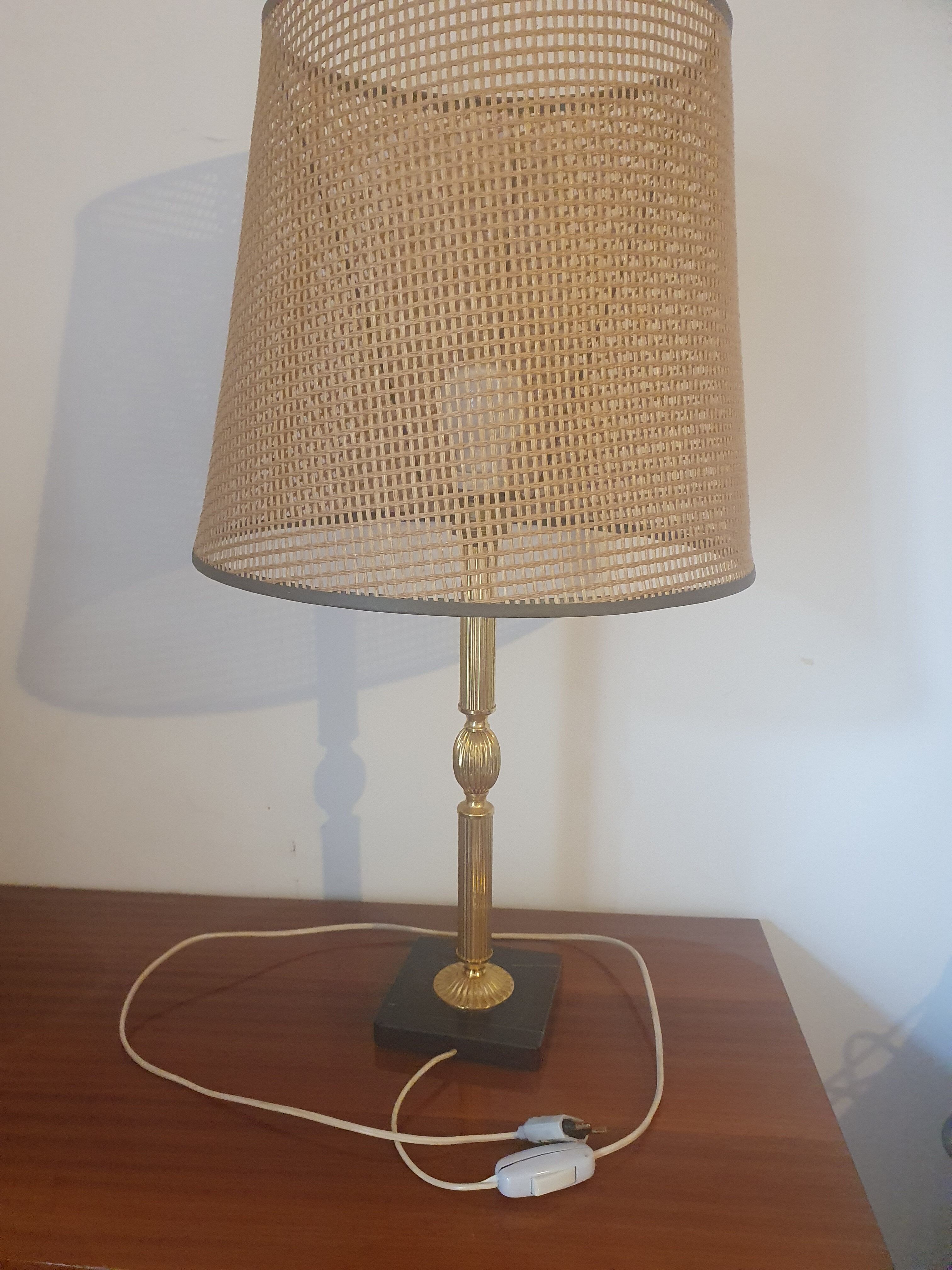 Lampe de table a poser ou pour chevet vintage années 60-70 base marbre noir (un morceau recollé) pied