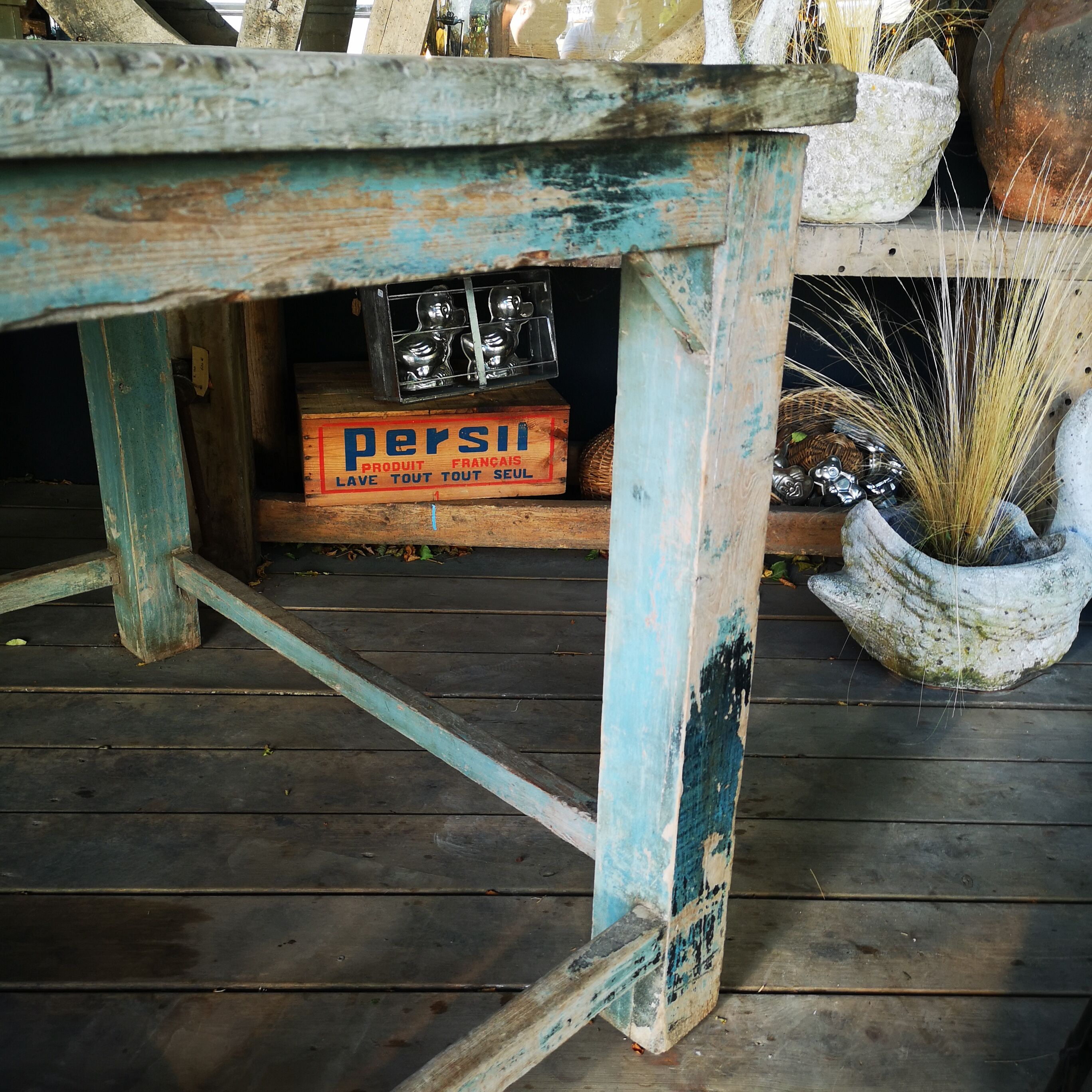 Workshop set, industrial central island.