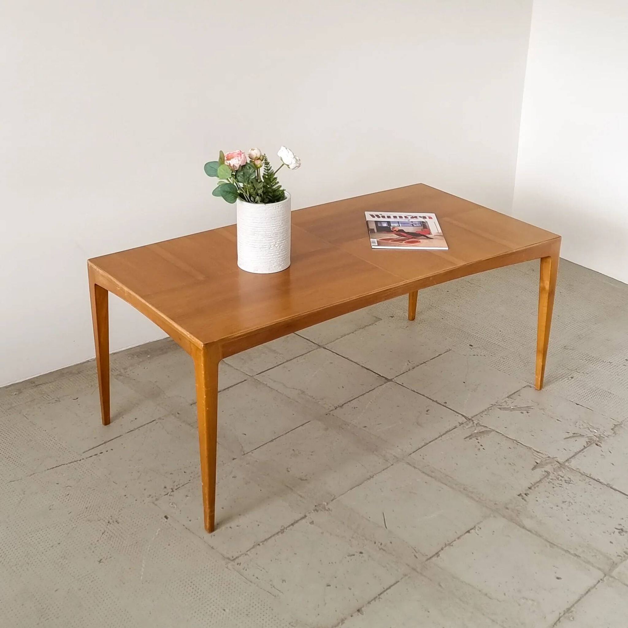 Table basse minimaliste mid-century