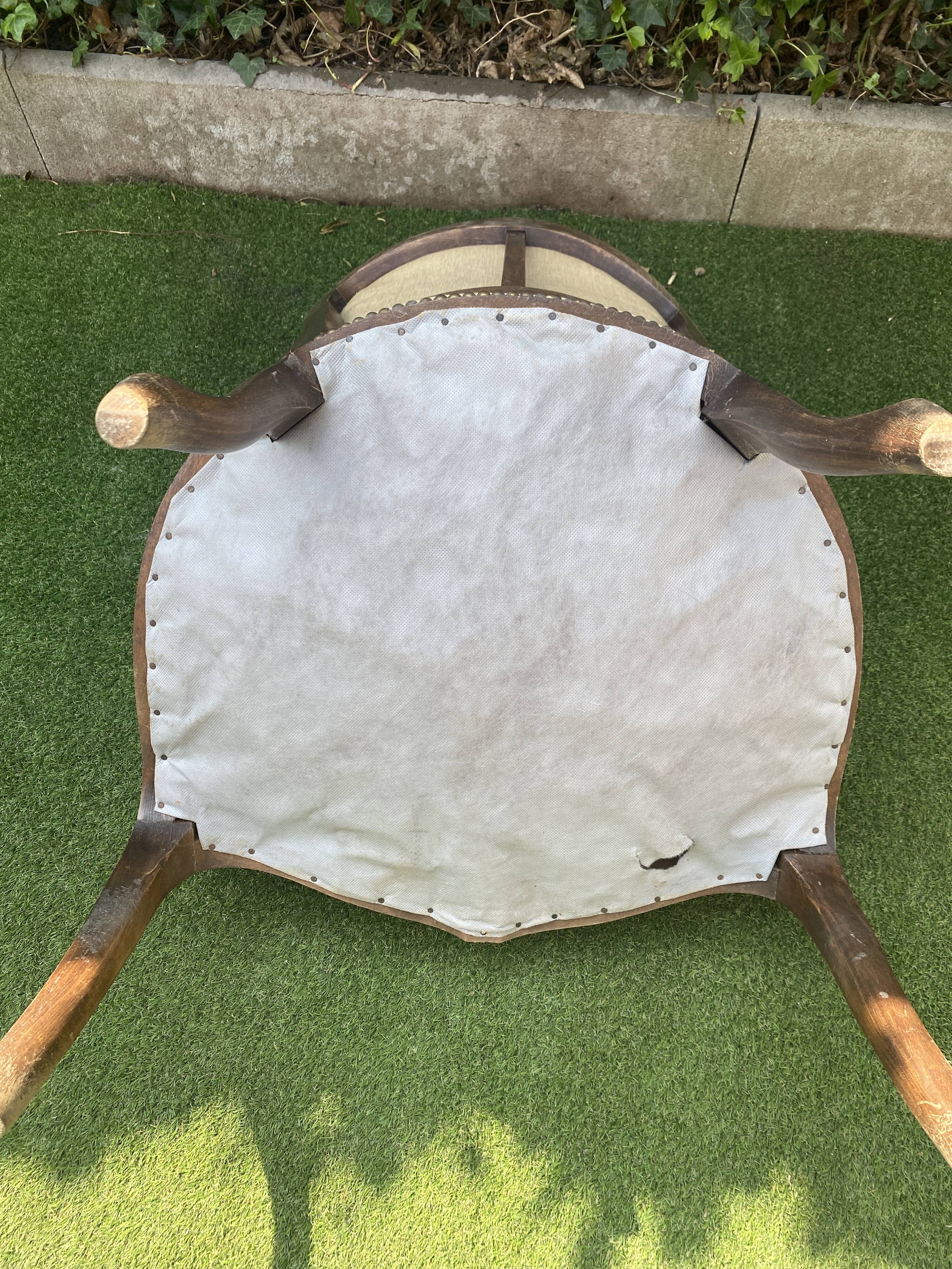 Basket bed and its two armchairs