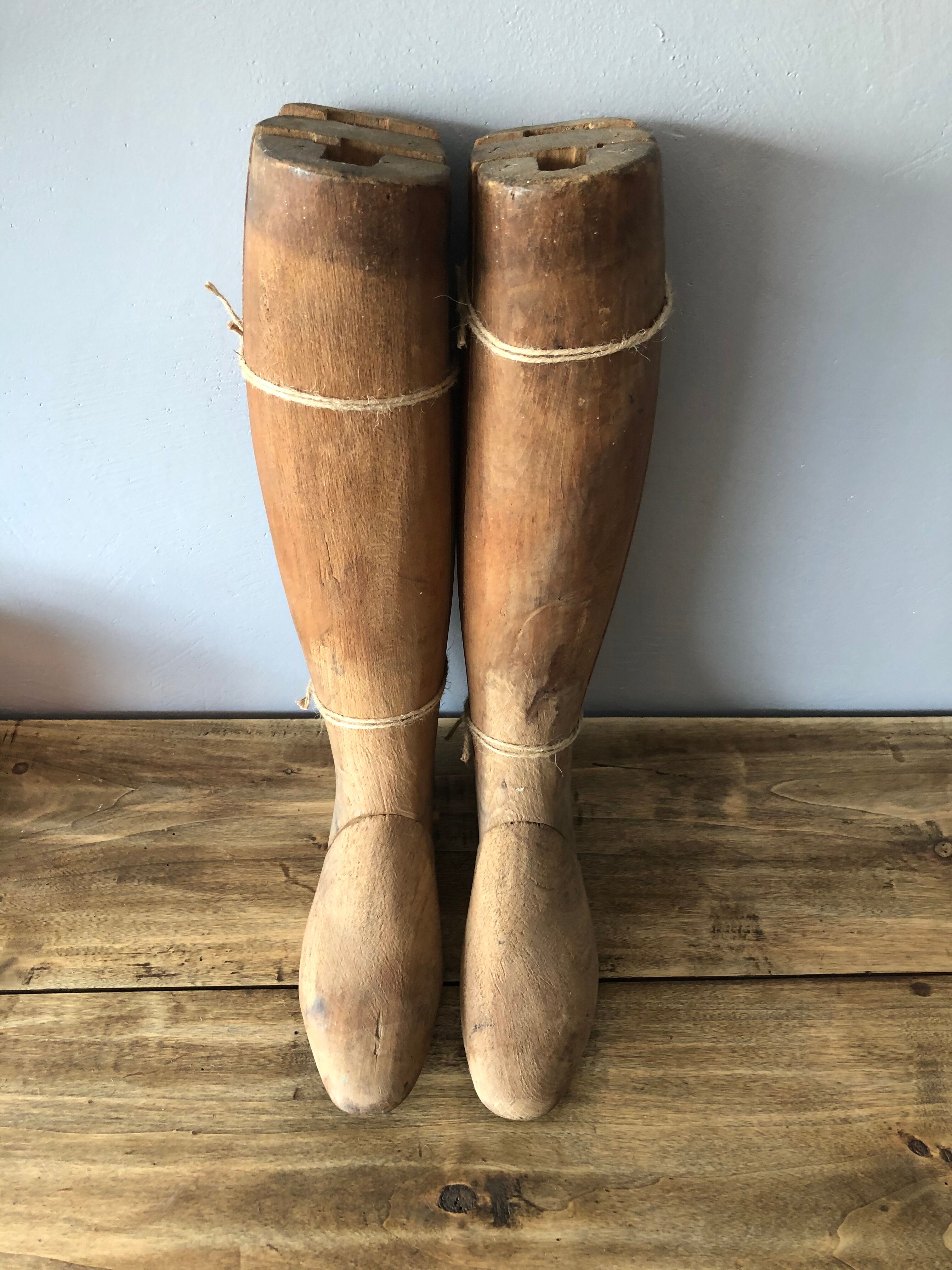 Embauchoirs à bottes anciens