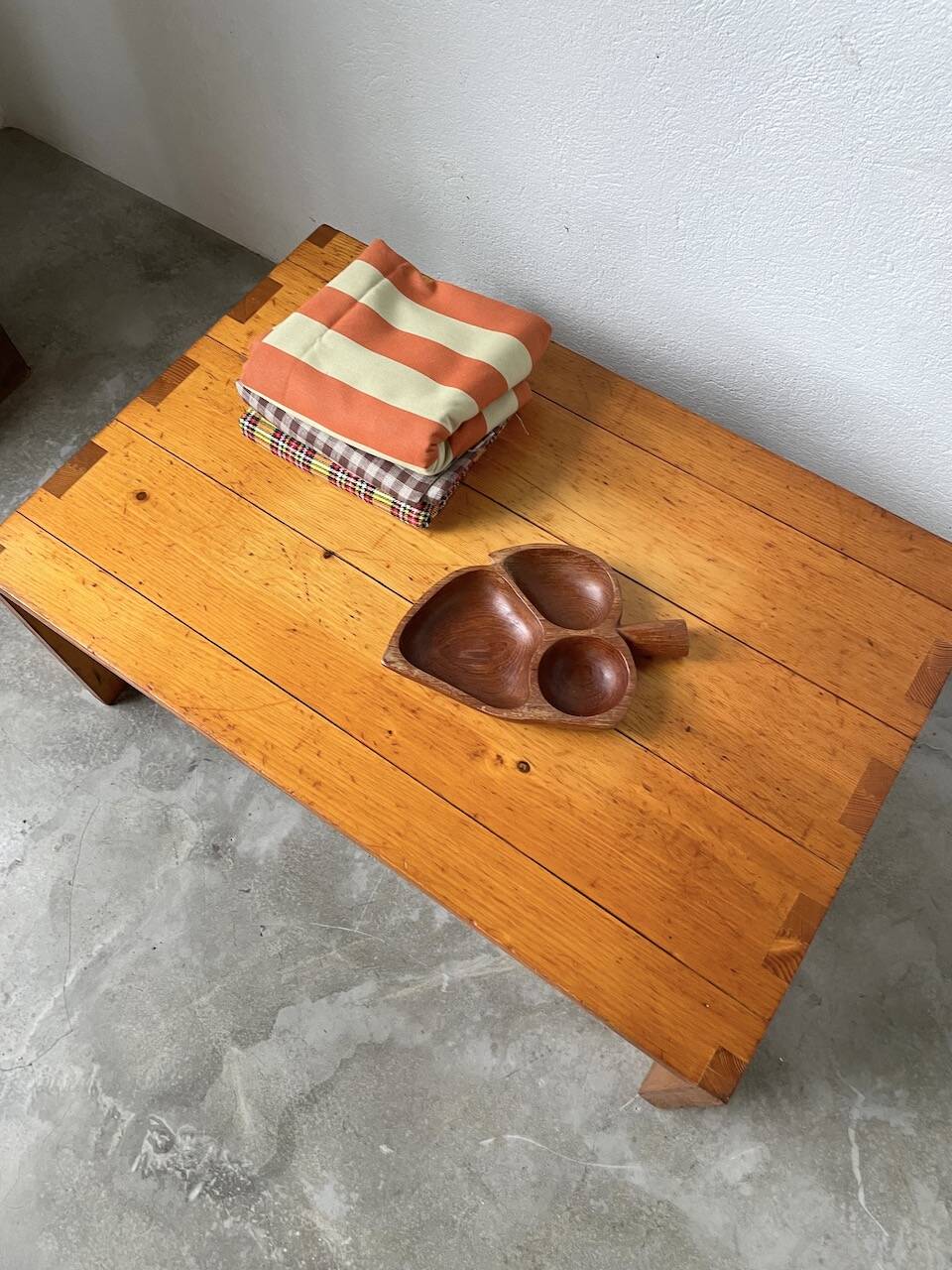 Wooden aperitif dish or teak pocket emptier