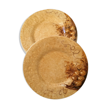 Plates with grapes in Italian earthenware