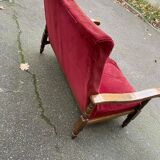 Canapé vintage 2 places en bois massif et velours bordeaux du 20ème