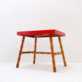 Small side table with turned legs and red top - Josco, made in Belgium - 1950s
