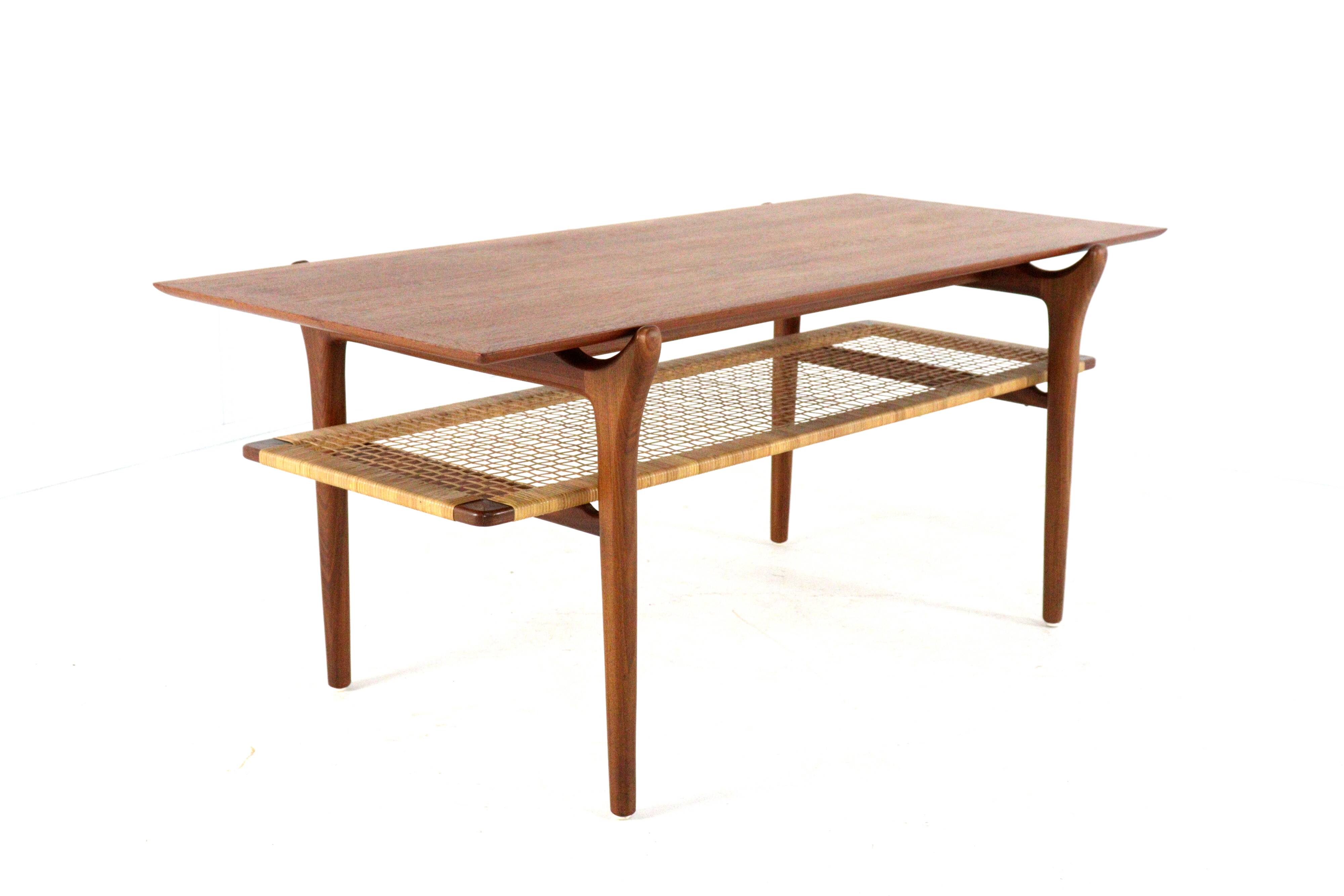 Mid century modern - Coffee table attr. Hartmut Lohmeyer - in teak - design