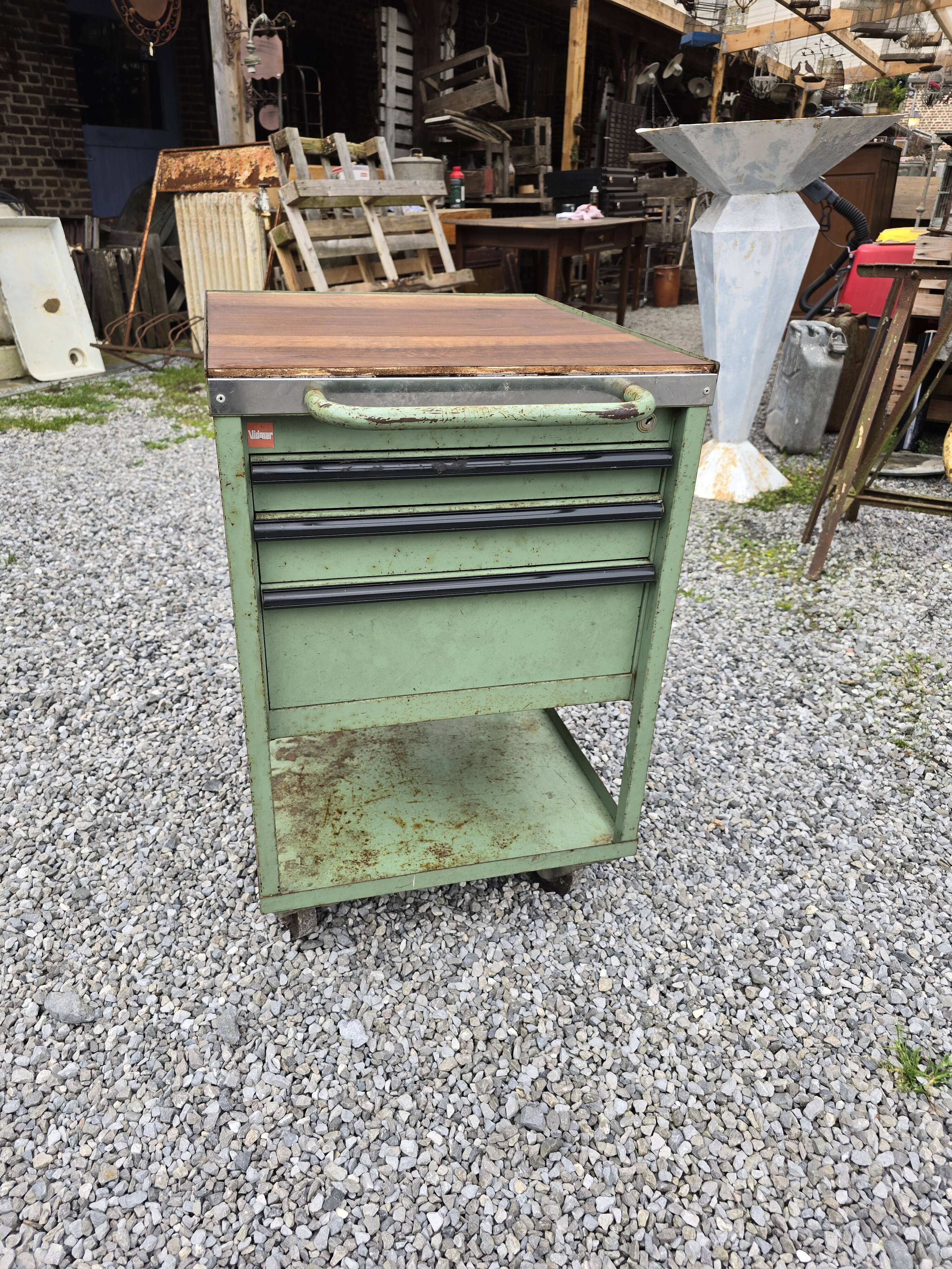 Workshop trolley with one metal drawer