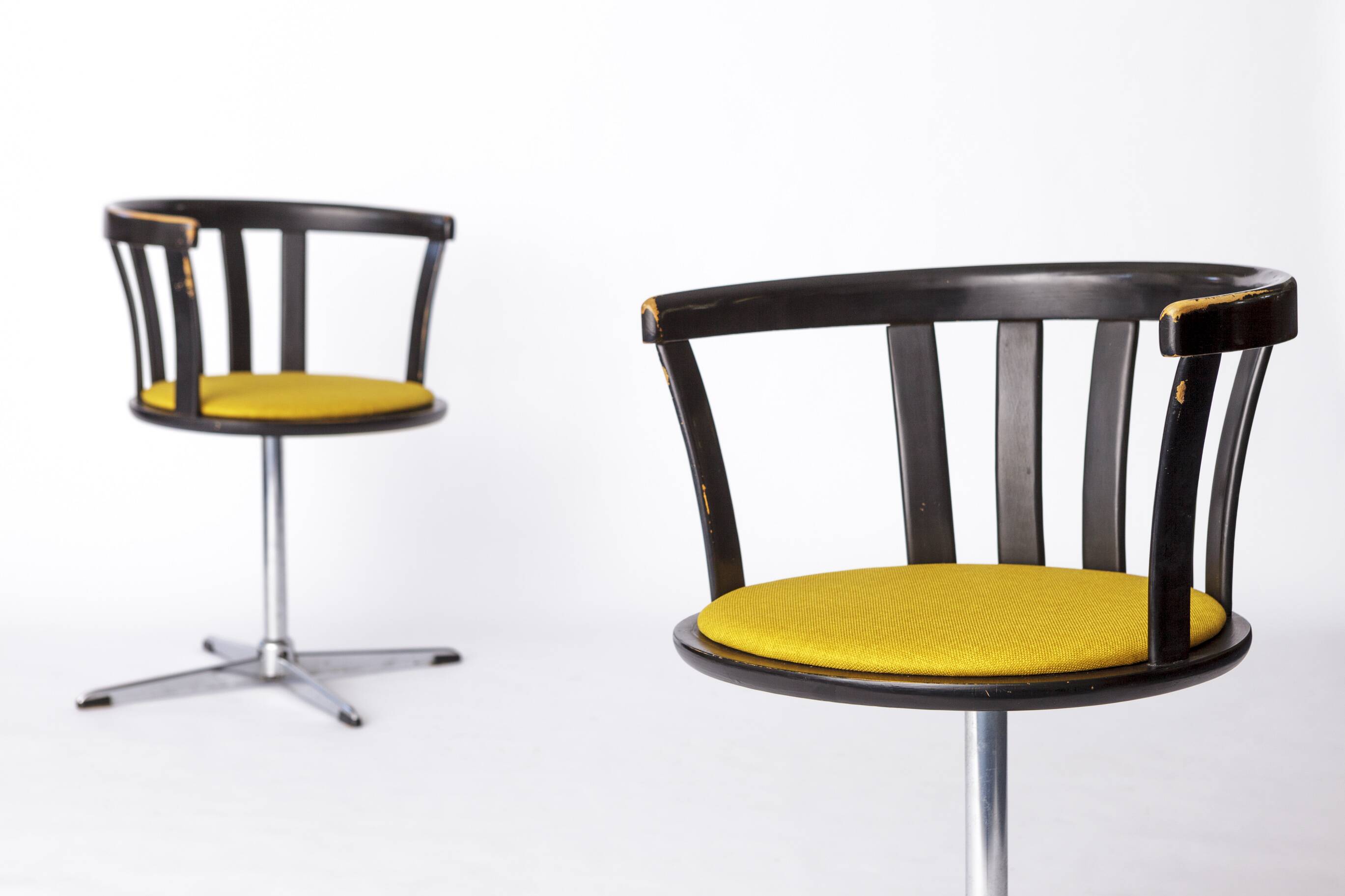 Paire de chaises pivotantes vintage – Design allemand des années 1970 – Hêtre laqué noir