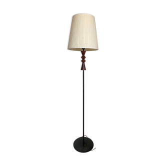 Wooden and metal lamppost