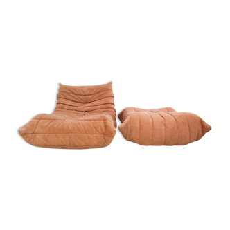 Toggle armchair and pouf set