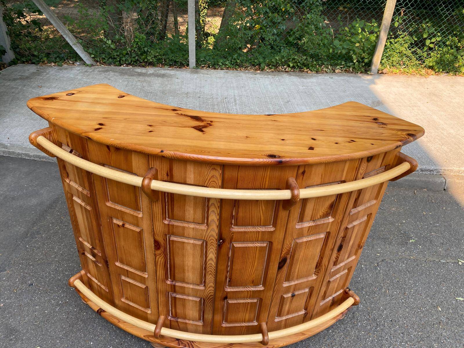 Vintage brutalist bar counter in solid wood from the 1980s.