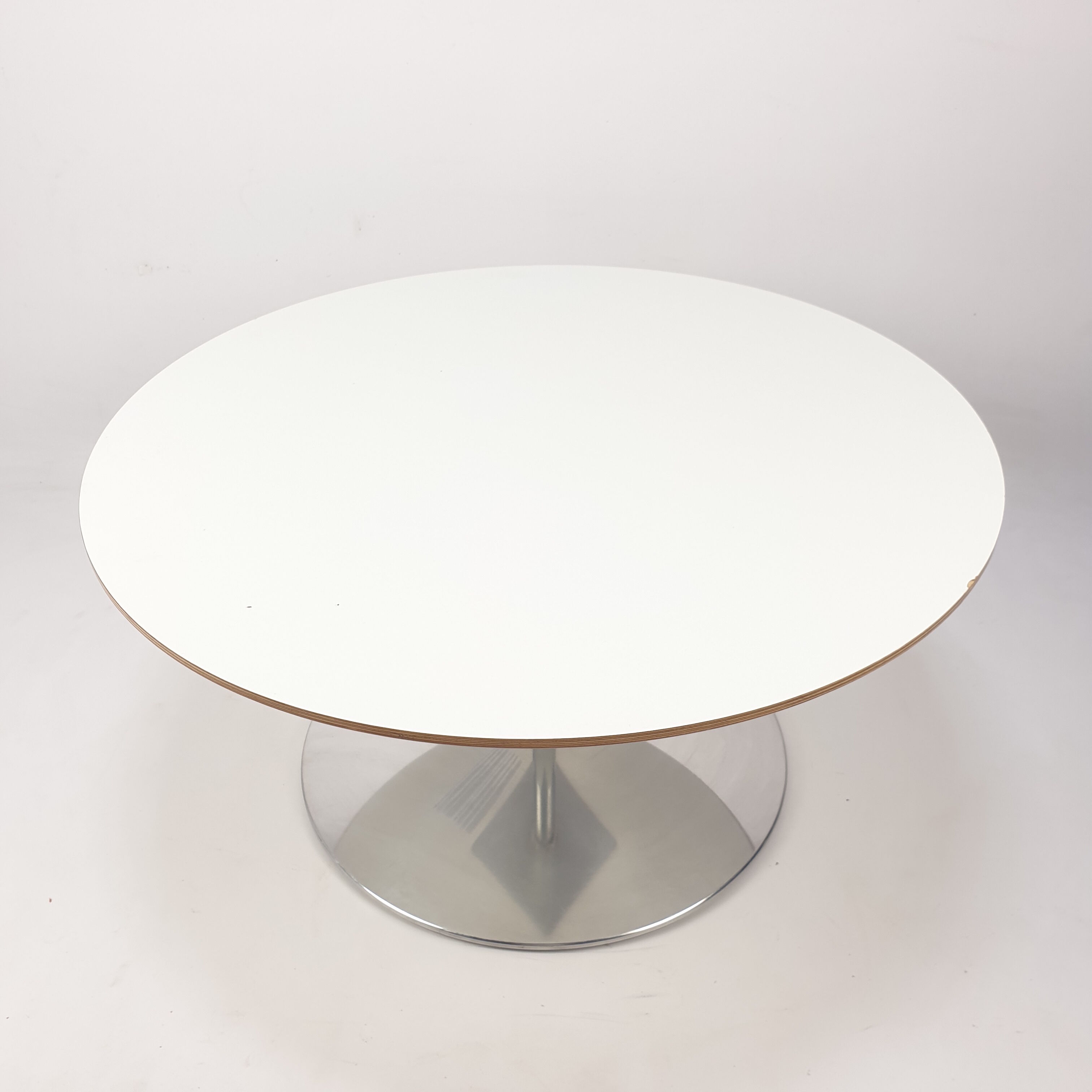 Round coffee table by Pierre Paulin for Artifort, 1990