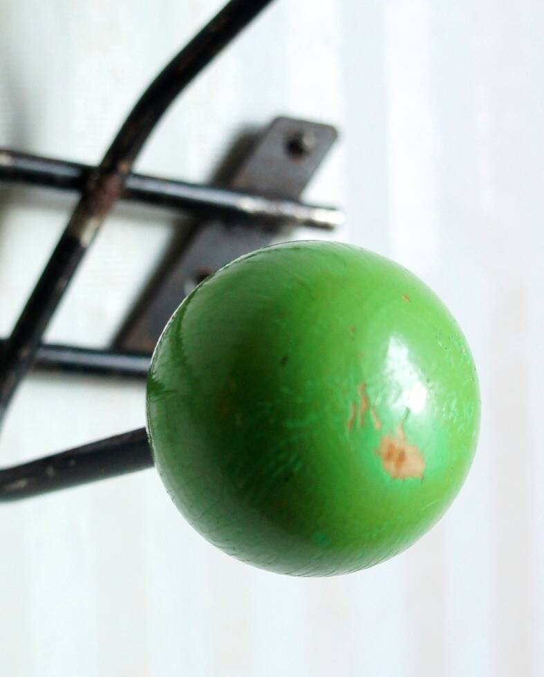 Wall coat rack with 6 colored wooden balls