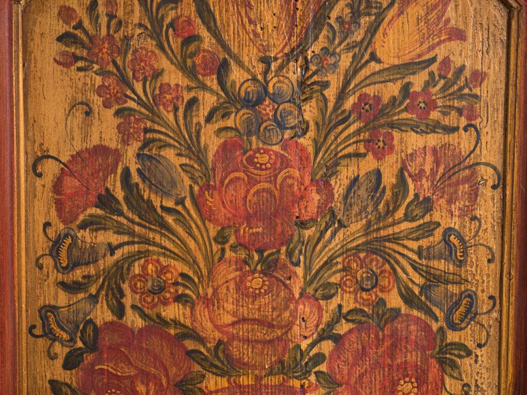 Armoire ancienne peinte en bois de pin – Austrie, 1831