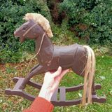 Cheval a bascule en bois rétro