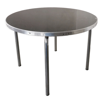 Table basse ronde moderniste chromé et verre noir vers 1950