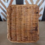 Wicker basket with handle