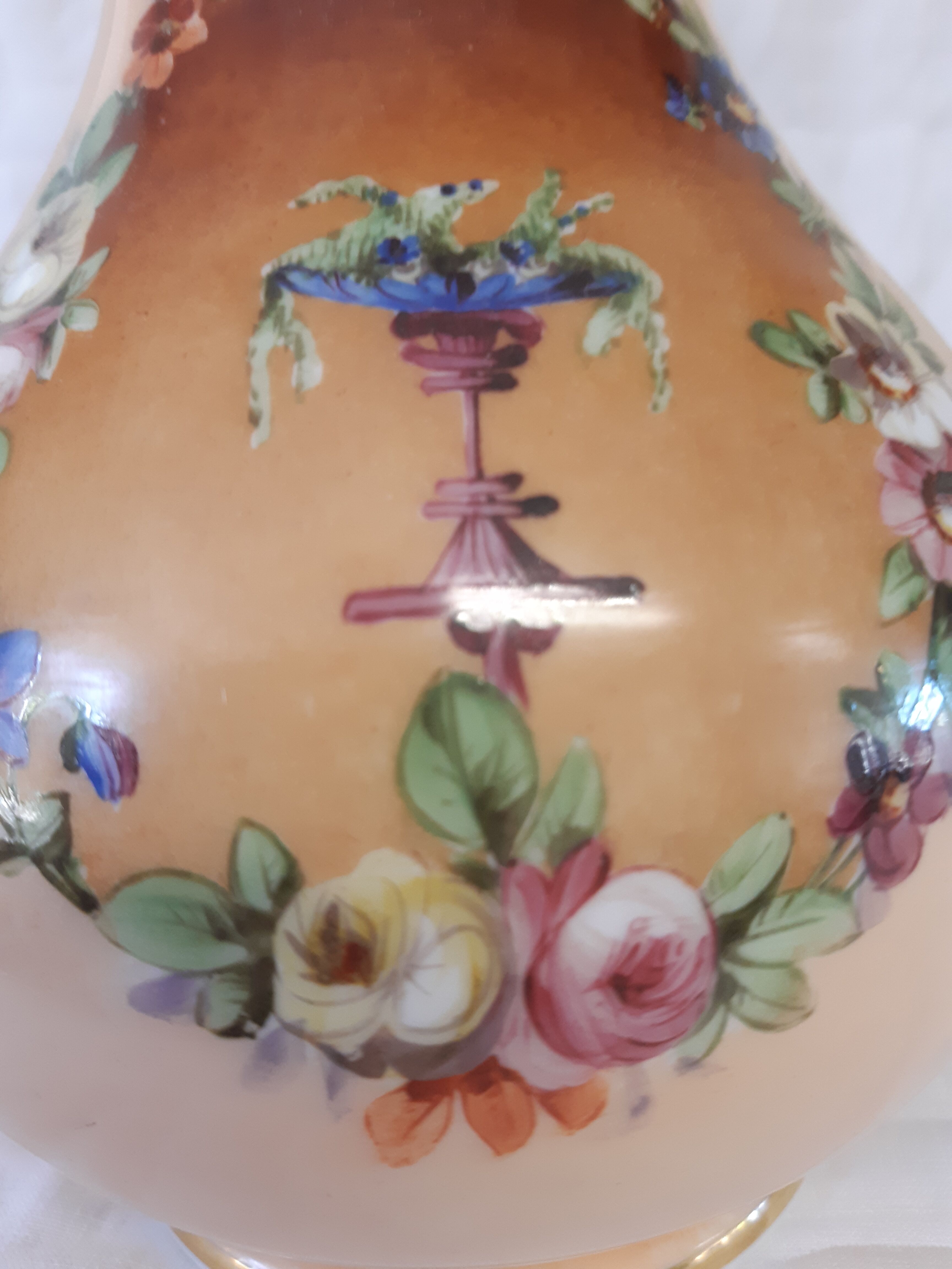 Napoleon III vase, in crystal opaline