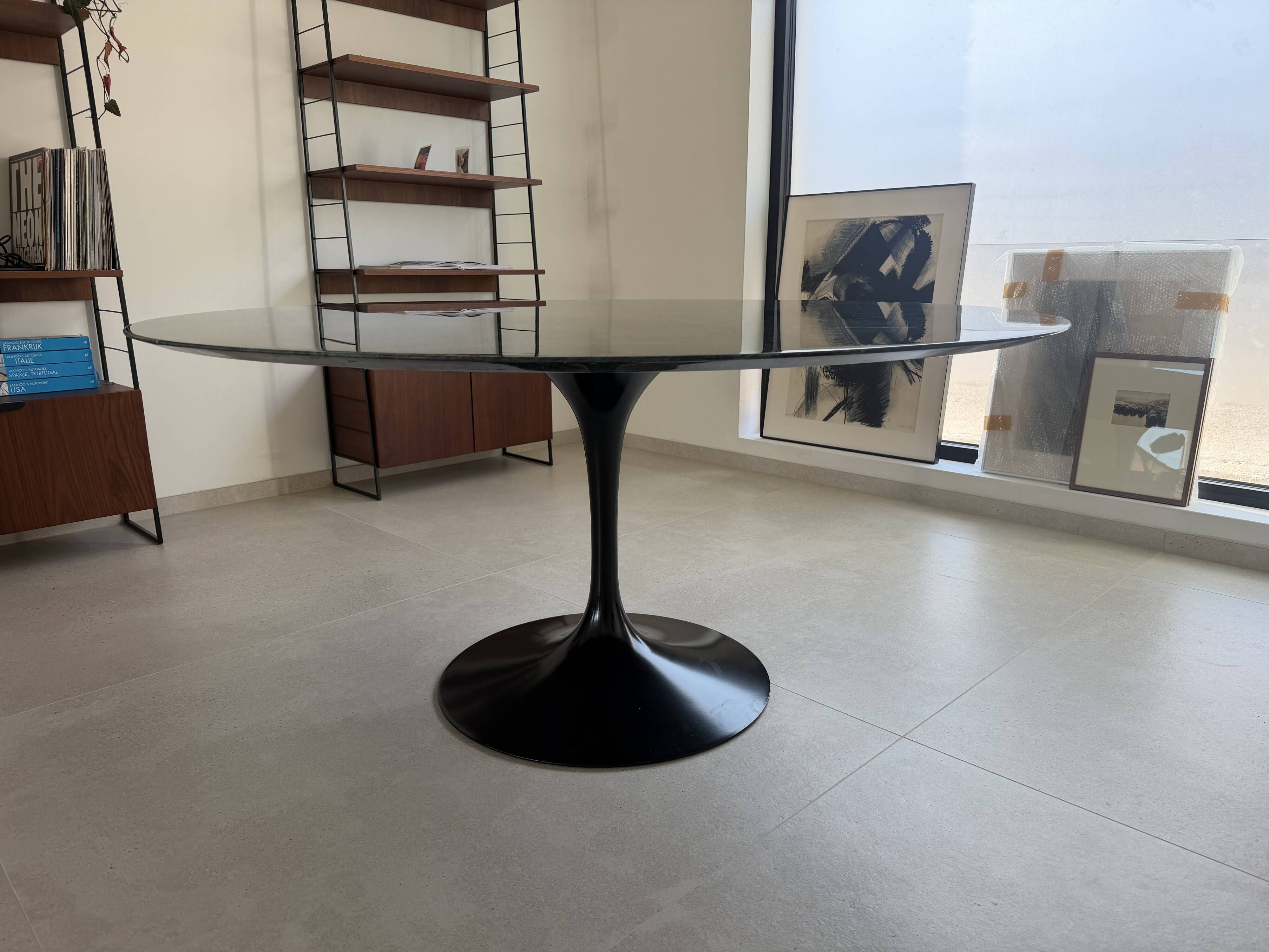 Original Knoll tulip dining table (137cm) glossy alpine green in new condition!!