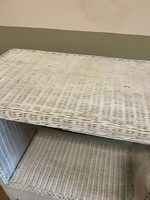 Meuble en osier blanc