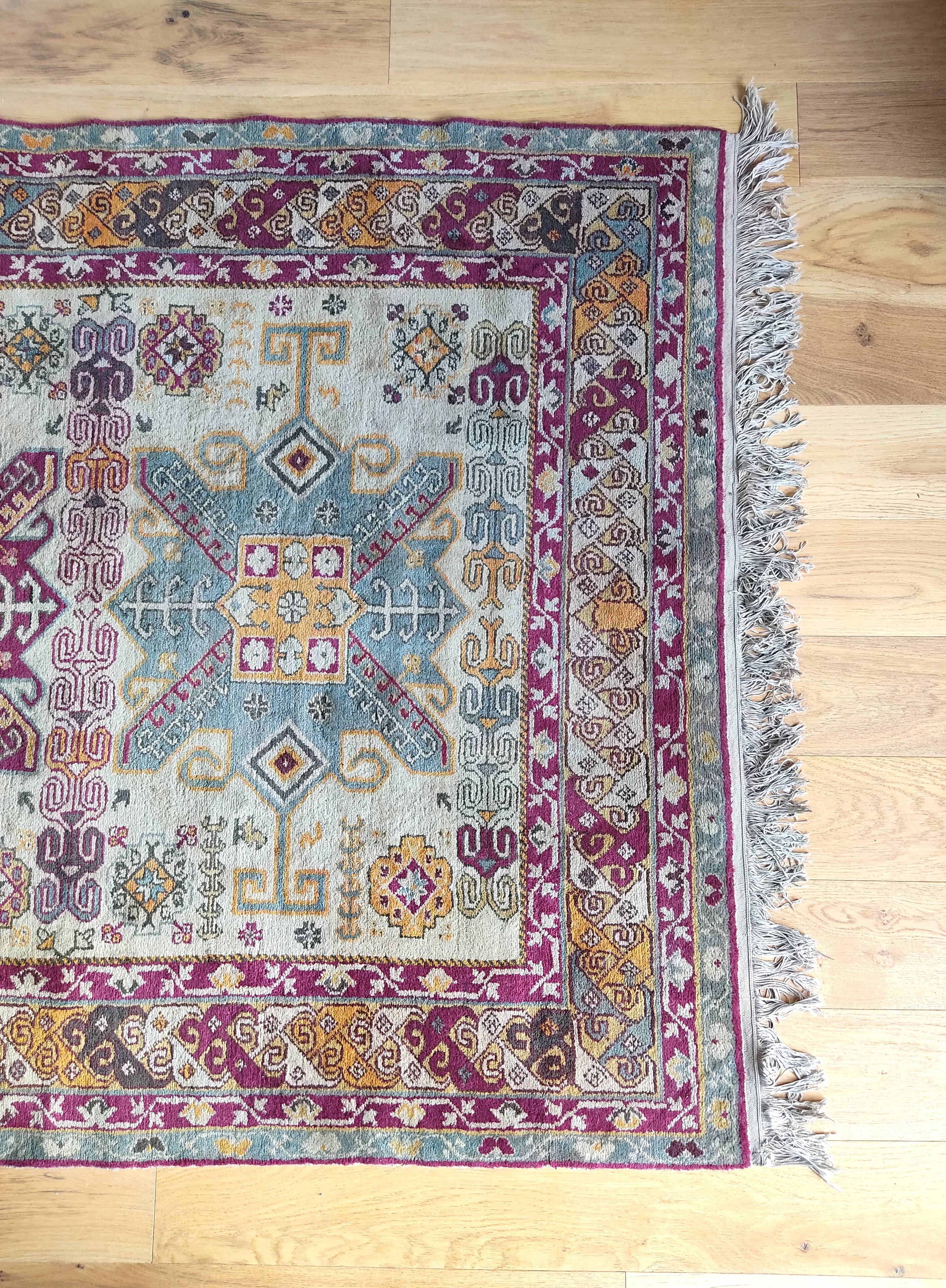 Oriental carpet 161 x 132 cm