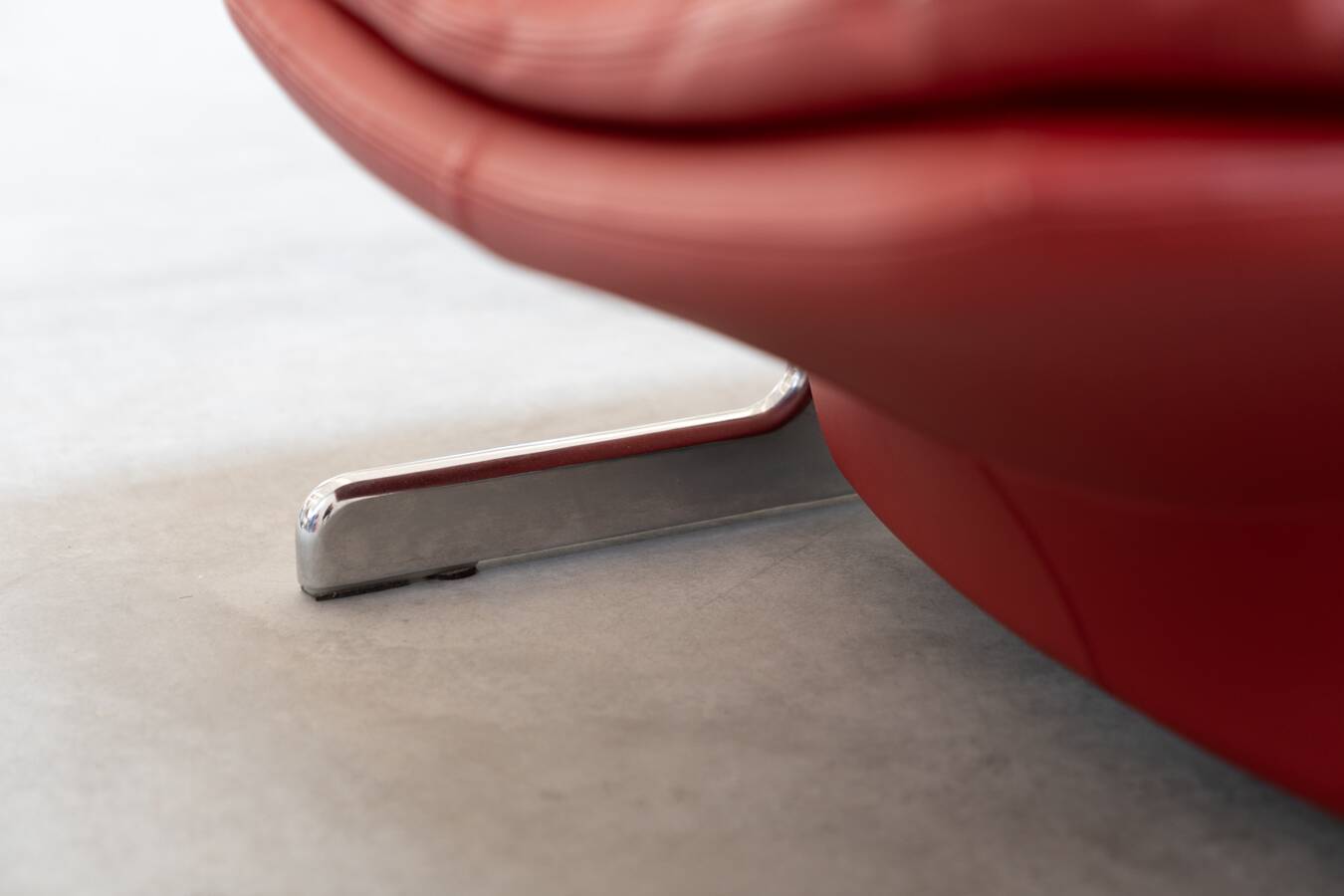 Fauteuil et pouf en cuir rouge, Vitelli et Ammannati, pour Brunati 70/80