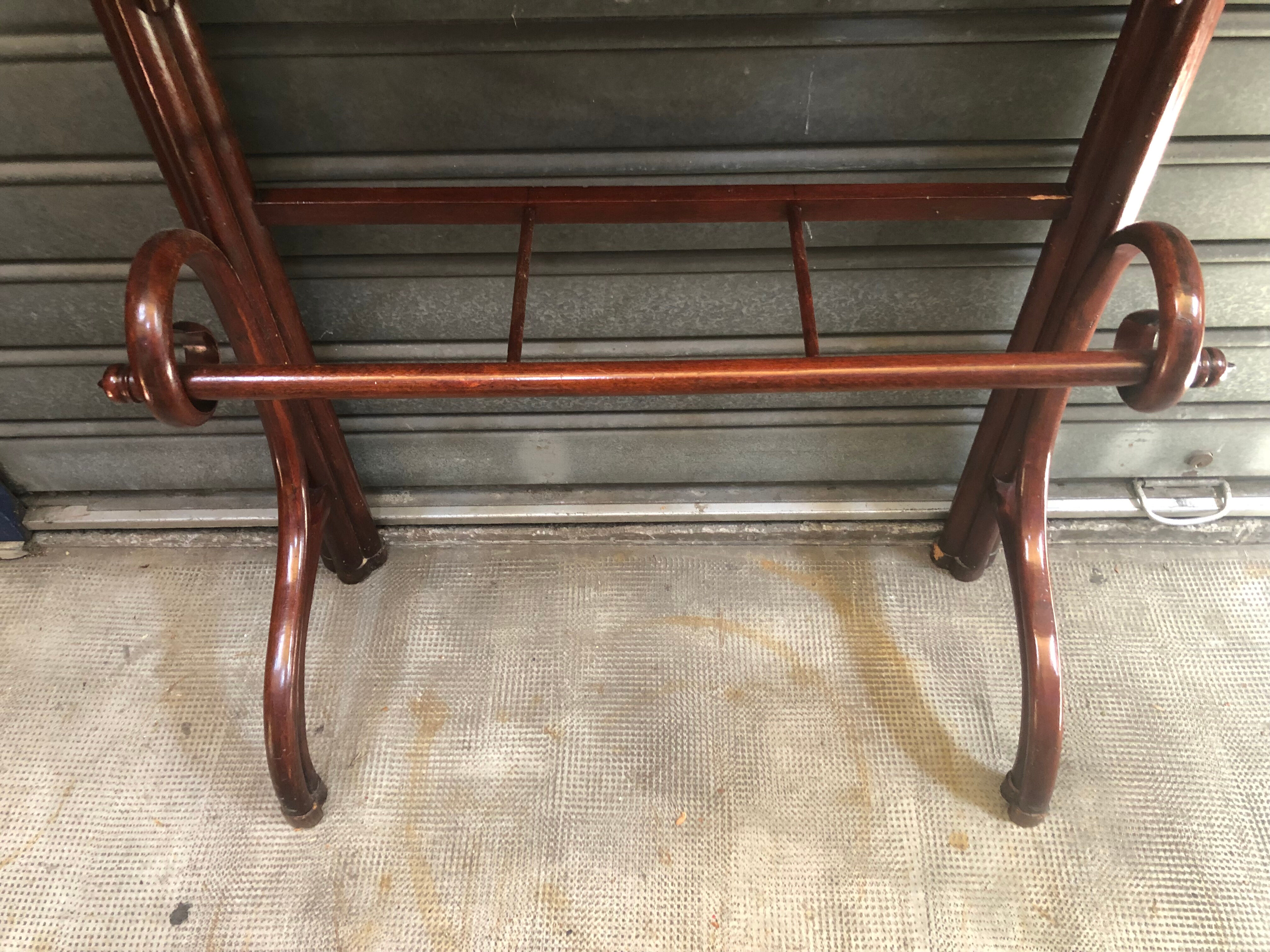 Wall coat rack in curved wood 1900 mahogany color