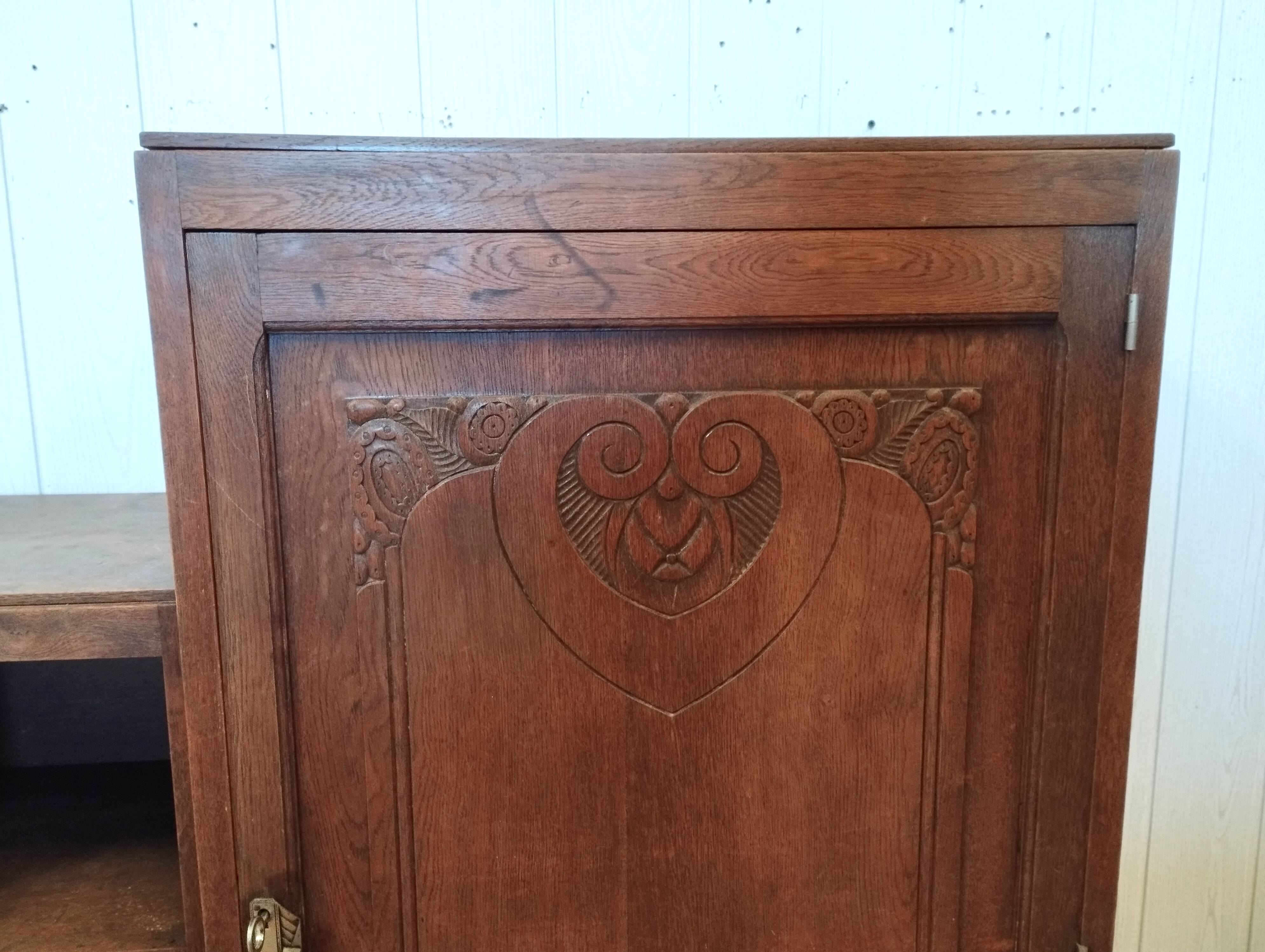 Asymmetrical vintage wardrobe 50s