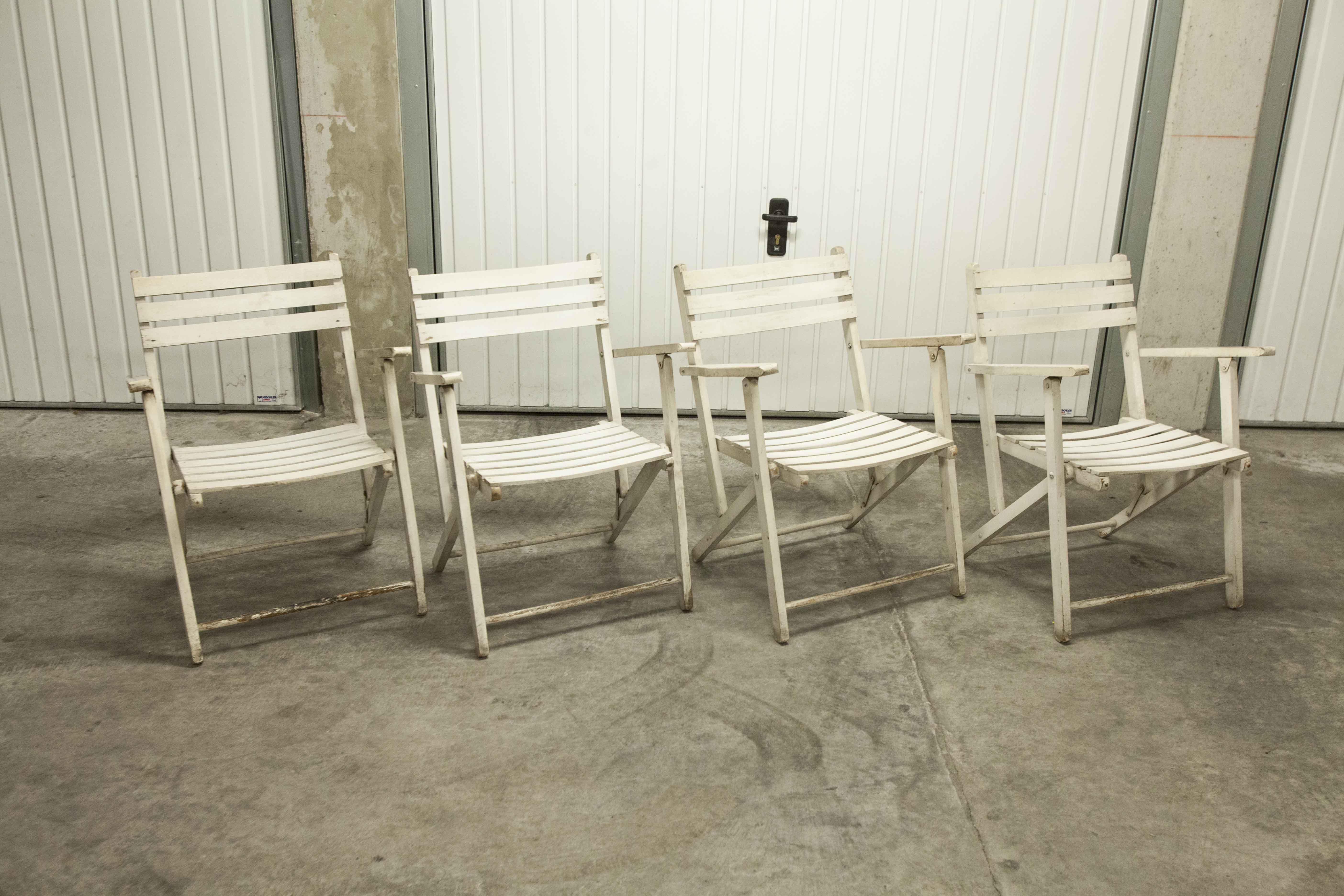 Garden furniture table and 4 armchairs 60's in its juice