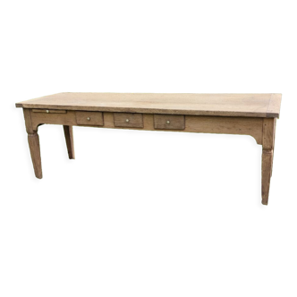 Auvergne table