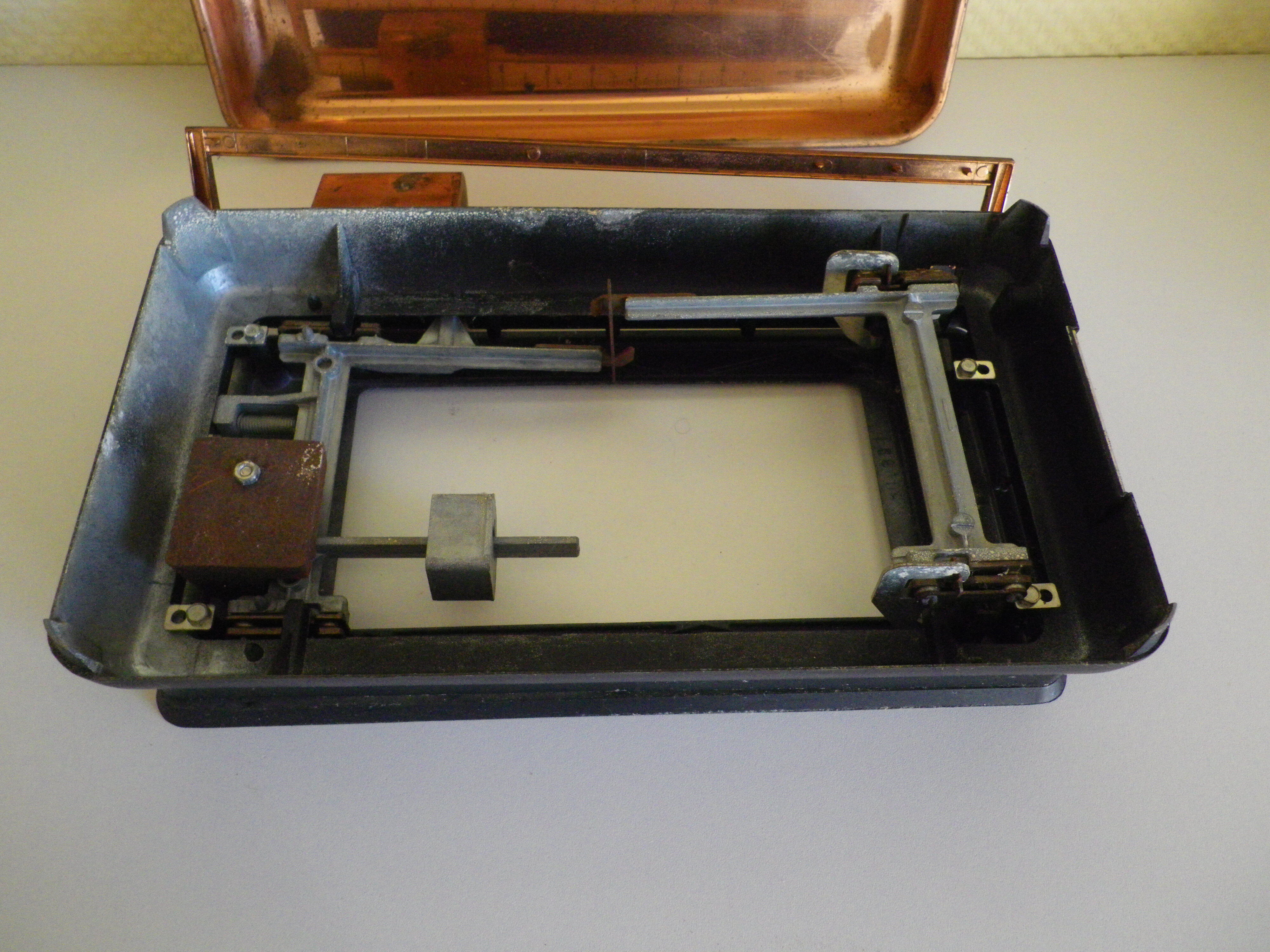 Teraillon brand vintage metal and copper metal scale 50s