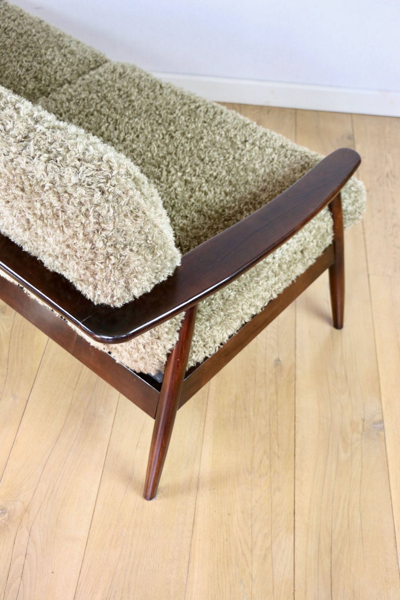 Beautiful vintage three-seater sofa from the 80s with removable cushions - long pile khaki, dark beige