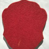 Bevelled mirror engraved under vase or bottle