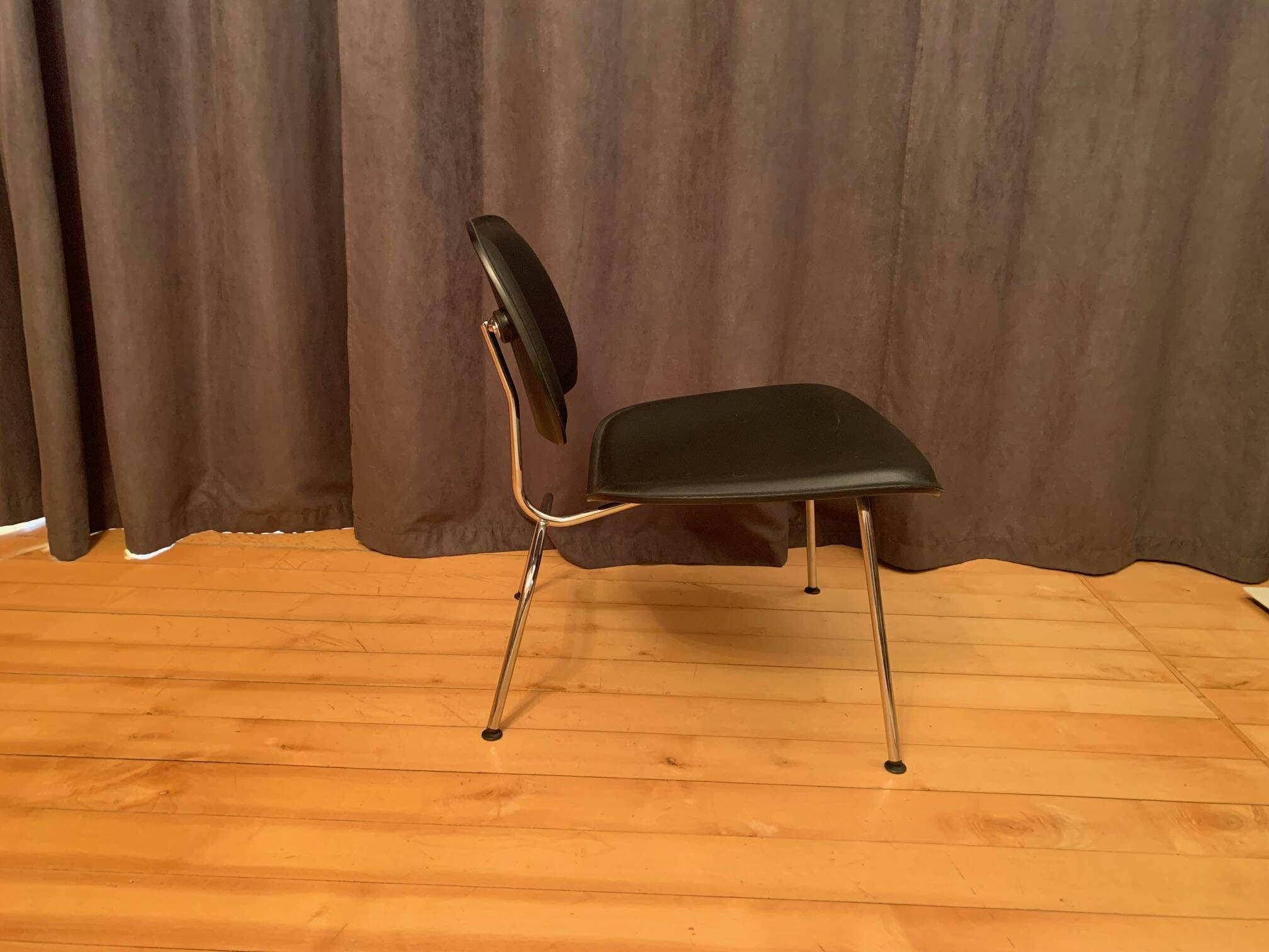 Leather armchair LCM designed by Charles & Ray Eames, Vitra
