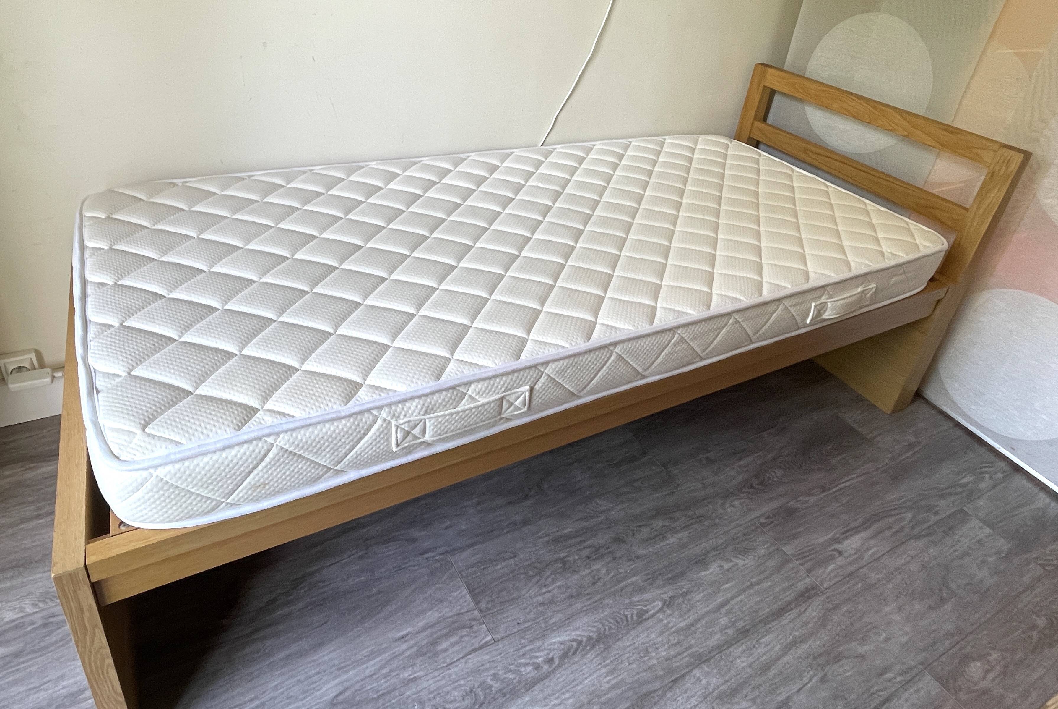 Lit simple 90x200 cm chêne massif, habitat (modèle adams) + matelas confort