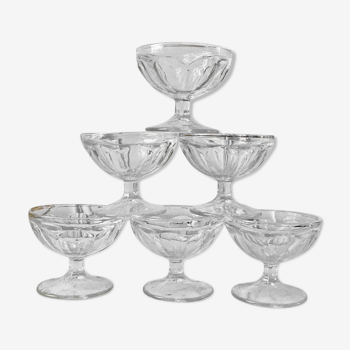 Lot de 6 coupes à champagne anciennes en verre moulé